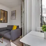Cute 1 Bed With Balcony In The Heart Of The Marais