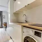 Cute 1 Bed With Balcony In The Heart Of The Marais