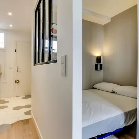 Cute 1 Bed With Balcony In The Heart Of The Marais Parigi