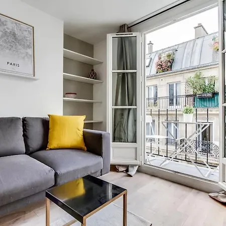 Cute 1 Bed With Balcony In The Heart Of The Marais