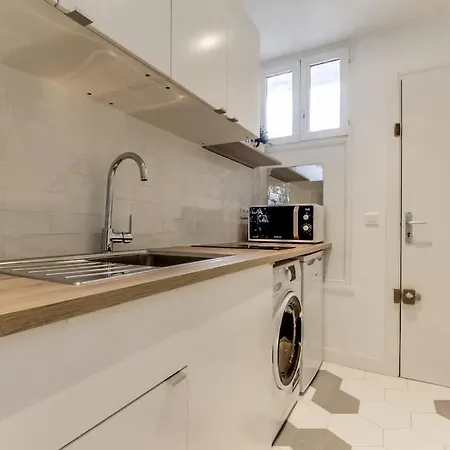 Cute 1 Bed With Balcony In The Heart Of The Marais Appartamento *