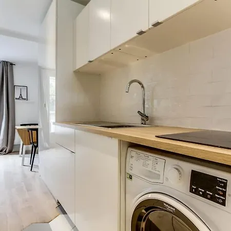 Cute 1 Bed With Balcony In The Heart Of The Marais * Parigi