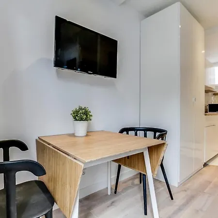 Cute 1 Bed With Balcony In The Heart Of The Marais Appartamento *