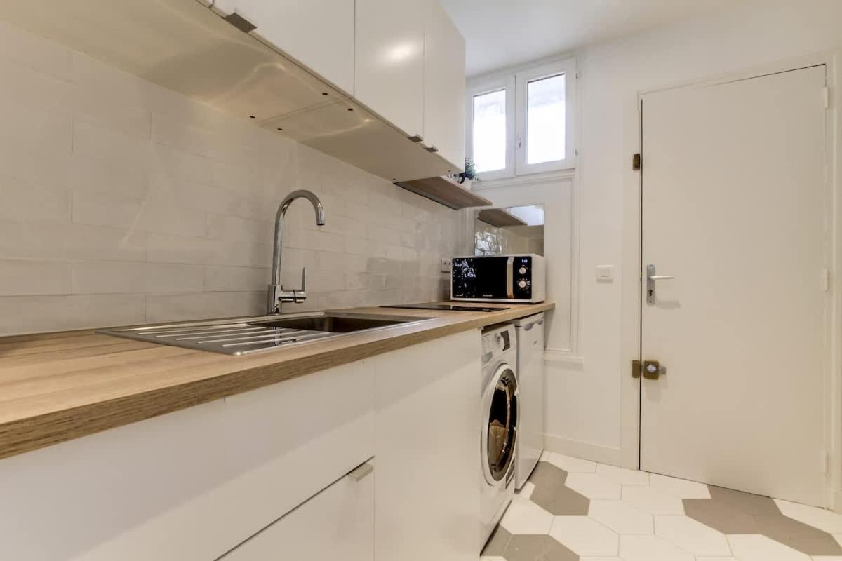 Cute 1 Bed With Balcony In The Heart Of The Marais Appartamento *